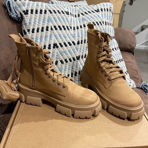 Steve Madden tan hiking style boots chunky heel 8.5